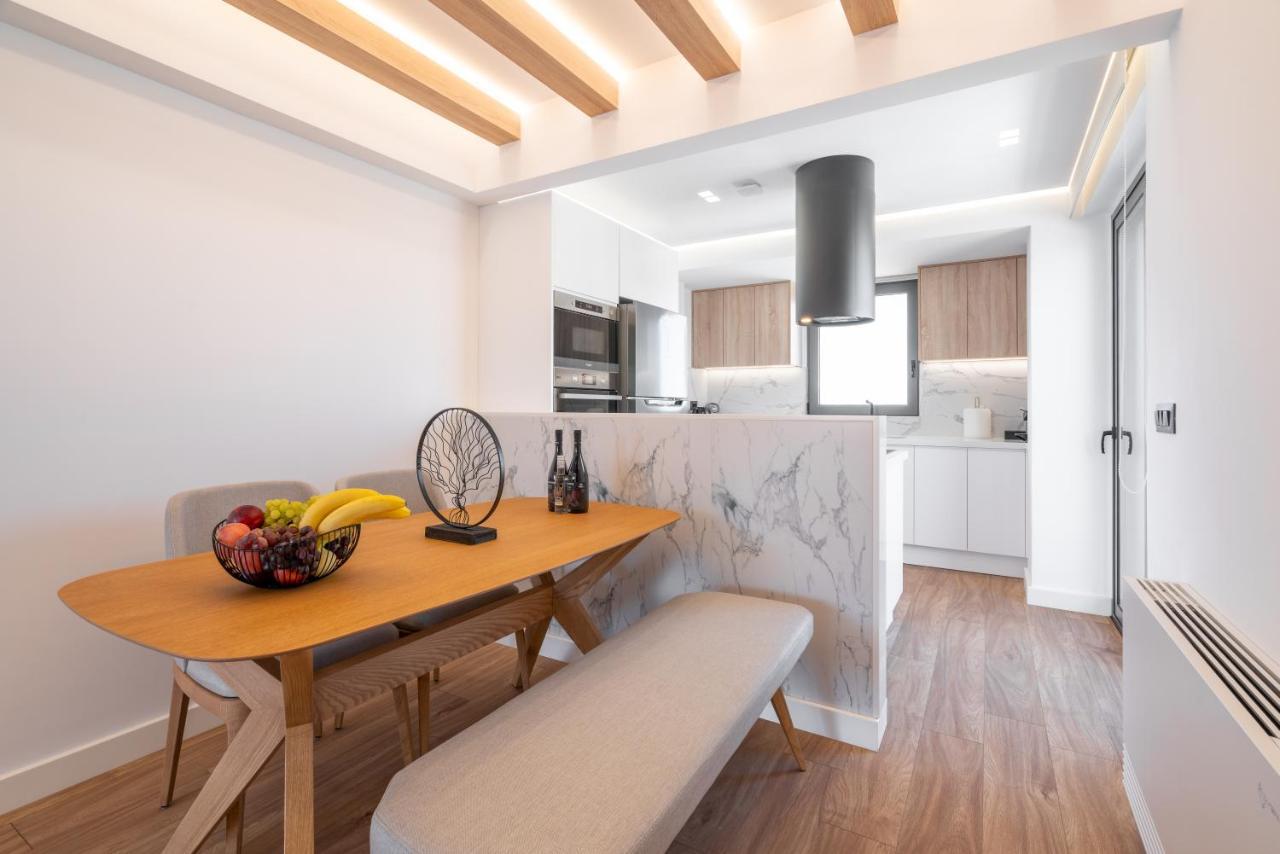 Almy Luxury Apartament *